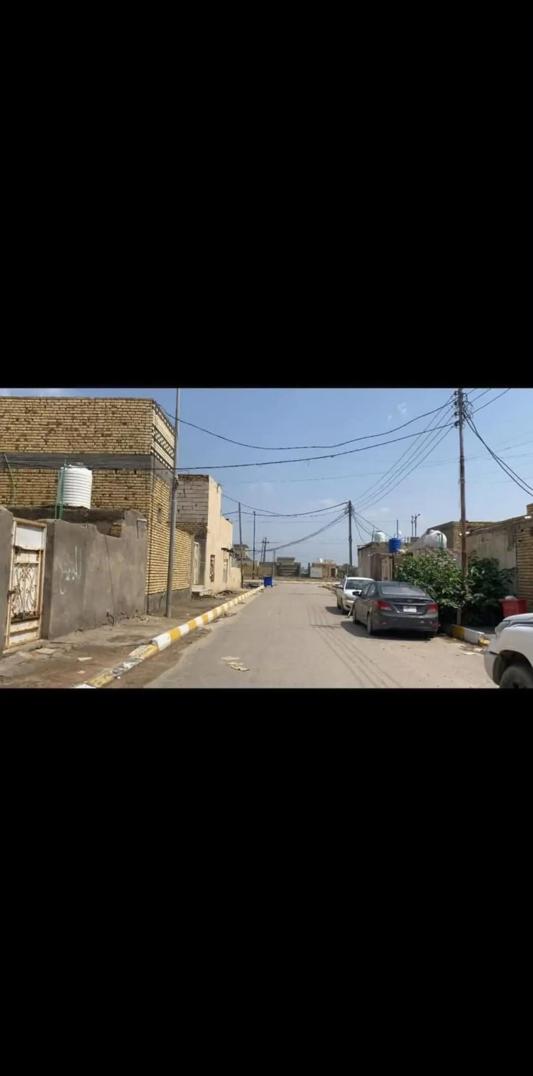 السلام عليكم 🌴🍁🌴 💢بيت 200 متر طابقين طابو صرف كافة الخدمات ماء كهرباء مجاري رابع بيت عن الشارع العام الشوارع كلها تبليط 🌴🍁🌴 💢يتكون الطابق الاول من 2 غرف نوم وصاله عدد 2 ومطبخ حمام داخلي وخارجي وأستقبال مناور عدد 2 الطابق الأول عگاده🌲🍁 ويتكون الطابق الثاني من 4 غرف نوم وصاله وحمام مشترك 🌴🌲🌴 💢الطابق الثاني كونكريت🌴🍁🌴 السطح شتايگر 🖥🌴🌲🌴🖥 💢العنوان حي الزهراء نهاية الشركه الهنديه على طريق زديناويه🌴 💢السعر ١٦٥ مع مجال قليل اتصل وتدلل🌴🌲🌴 للأستفسار اكثر او عندك لعرض عقارك قطعه او بيت 🌴🌴🌴 🖥  الأتصال ***********☎️***********☎️
