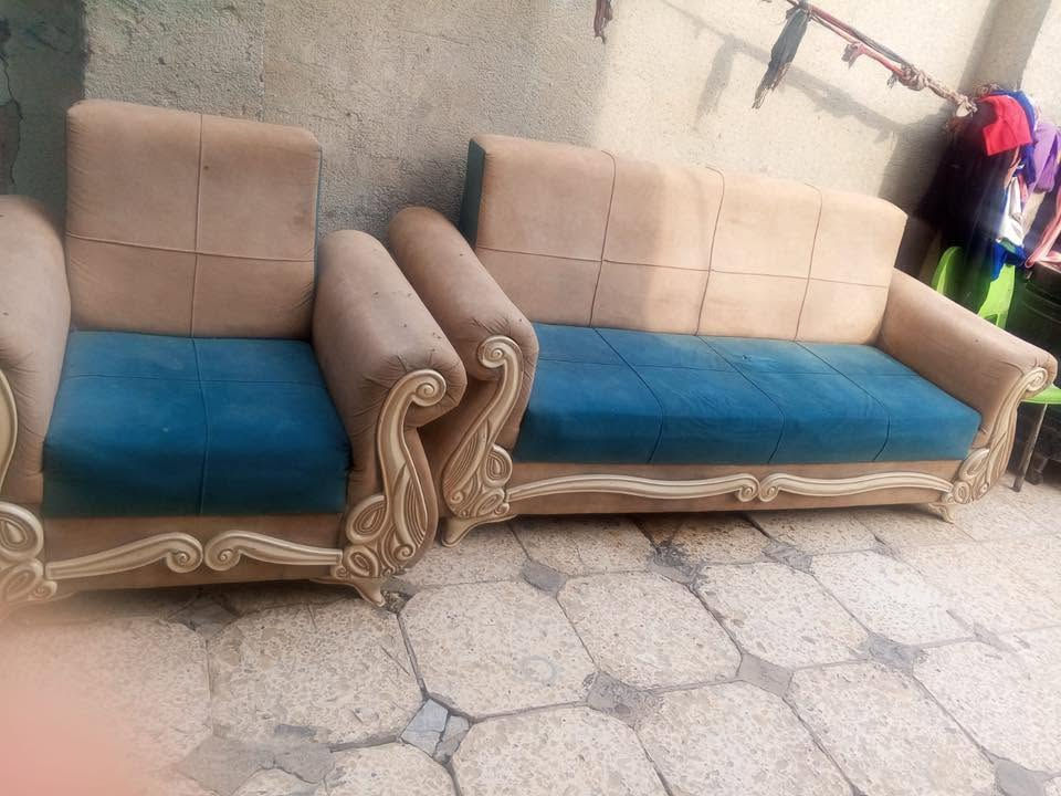 مدينة الصدر • قنفة خشب زان • ميز طعام