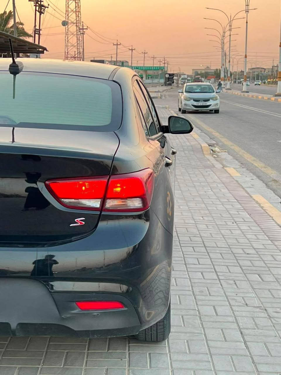 سلام عليكم كيا ريو موديل 2020 للبيع فقط وارد امريكي ضربتها جاملغ وبنيد ما عابره الضربه وتبديل قبق الجنطه ما ناقصه اي شي السياره جاهزه سعرها 82 وبيهة مجال بسيط للاستفسار ***********  ملاحضه السياره معوقين 5اشهر وتتحرر

