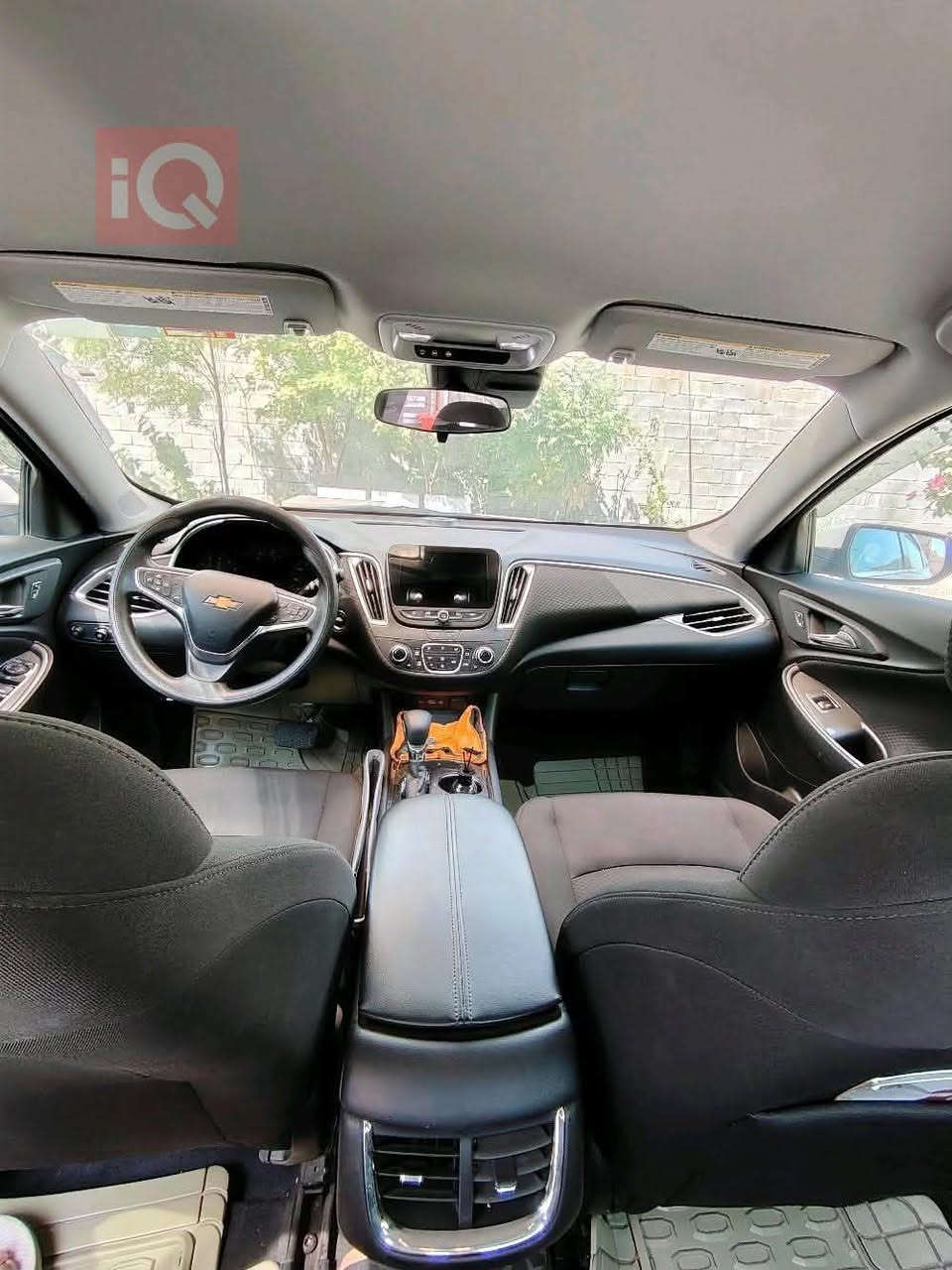 السلام عليكم ماليبو 2023 للبيع 

🚘 Chevrolet Malibu 2023 | LT | رقم أربيل

🤍 لون أبيض — داخل شامواه
⚡ محرك 1.5 Turbo
📍 ماشية فقط 38 ألف كم
🔑 بصمة + مقاعد كهربائية
📺 شاشة كبيرة
📡 رادار + مستشعر وقوف
📷 كاميرا خلفية + حساسات
❄️🔥 تدفئة وتبريد مقاعد

🛠️ ضررها موضح بالسونار، ورصعات خفيفة.

✨ السيارة نضيفة جداً، وبالواقع أجمل من الصور بهواي 

السعر : 130 ورقة  وبيها مجال بسيط للشراي 🤍

📞 للاستفسار واتساب/اتصال:- 
***********
