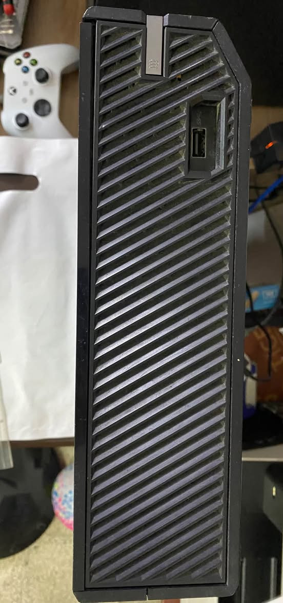 السلام عليكم 
Xbox one للبيع
نضافة الجهاز 95%
مساحة التخزين 512GB

ملحقات الجهاز : 
- يدة تجارية لون ابيض 
- محولة الكهرب
- كيبل HDMI 

السعر : 115,000 وبيه مجال للشراي

العنوان : الموصل ويوجد توصيل

للتواصل : *********** واتساب

