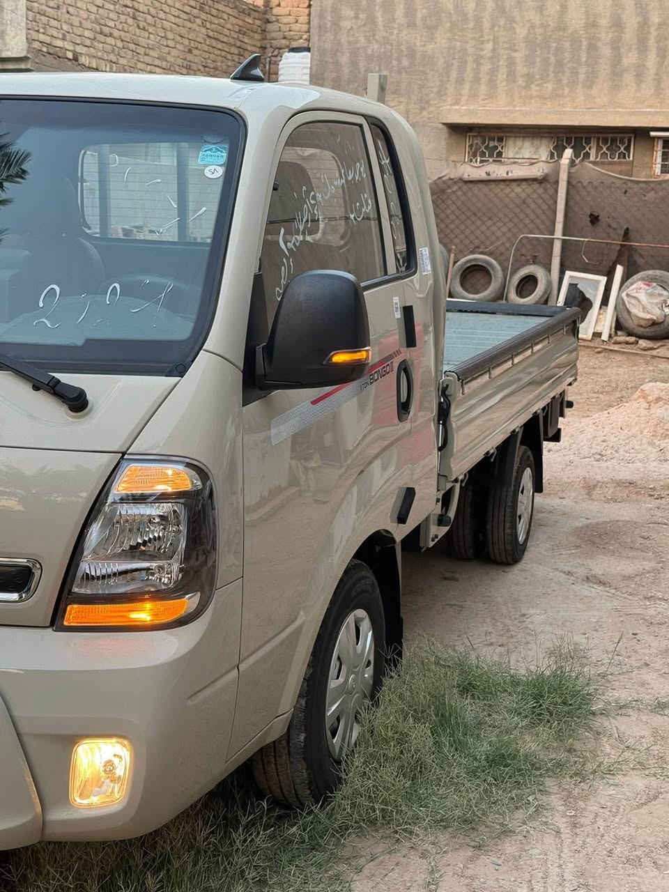 النوع والموديل : كيا بنكو 2024 وارد كوري
اللون: ذهبي

الممشى: 3000kmفي كوريا فقط

حالة السيارة : زيرو 

المحرك: 2500 تيربو غاز LPG 

ناقل الحركة: أوتوماتيك 

المواصفات :
1- بصمة 
2- شاشة كبيرة لمس تدعم ابل كار بلي واندرويد اوتو
3- بريك ABS
4- تراكشن كونترول 
5- تبريد شاشة
6- تحديد مسار وتحذير الخروج من المسار 
7- رادار وتوقف ذاتي وتحذير من التصادم
8- مثبت سرعة وفول تحكمات ستيرن
9- كشن تدفئة تبريد مع تدفئة بالمقود
10- لايت اوتو
11- مري شفط
12- انارة ترحيبيه
13- كامرات عدد ثنين خلفية 

مكان السيارة: بابل حله
السعر :220 وبي مجال بسيط 
للاستفسار اكثر: ***********
