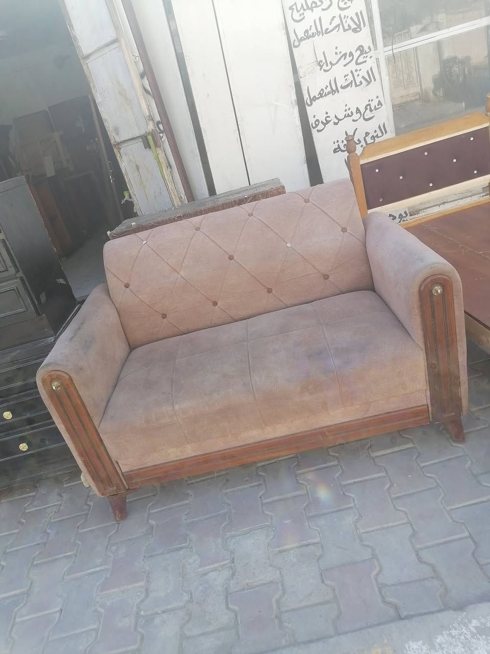 السلام عليكم
صوميه نفرين قياس ١٨٠ في ١٤٥
السعر ٦٥
جزامه مجارير
السعر ٤٠
قنفه عرض متر واحد مقعدين
السعر ٣٥
المكان الكريعات مقابل مطعم البلام
موبايل ***********
