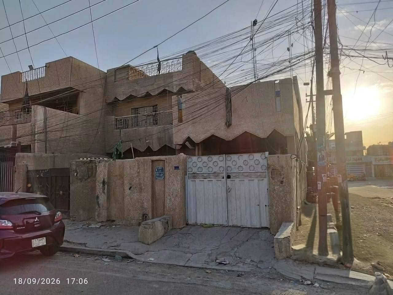 دار مساحة ٢٠٠متر مقسوم مشتملين ركن قريب سوق ابو دشير ثاني شارع بعد الشارع الرئيسي لابو دشير للبيع يصلح للسكن ويصلح يتحول عمارة سكنية يعني استثمار للاستفسار على الرقم ***********

نص مكتوب في الصور:
- 18/09/2026 17:03
- 18/09/2026 17:06