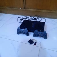 وبركاته بلي 2 فات يدتين اصليات وفلاشات الأحمر والأبيض ونقص فقط ميموري ...