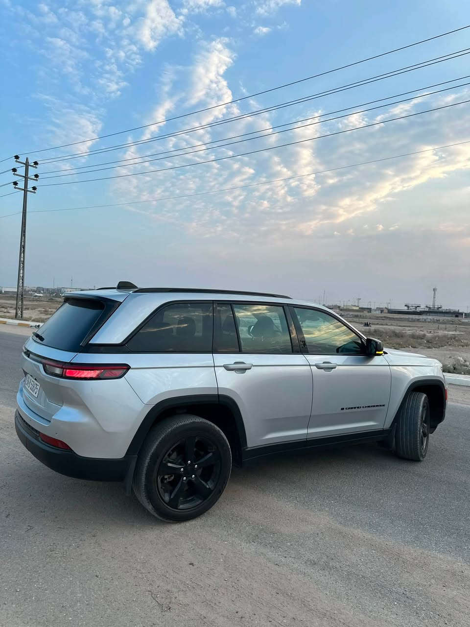 جيب كراند شيروكي التيتيود بلاك ادشن .
الموديل : 2024 . (وارد امريكي) .
293hp . V6. 3.6L : المحرك
العداد : 24 الف كيلو متر .
المواصفات :
* 5 راكب .
﻿﻿دفع رباعي 4x4 .
﻿﻿رادار امامي مع مانع تصادم .
﻿﻿تحذير الخروج عن المسار .
﻿﻿تحذير النقطة عمياء .
نظام تحذير عند التقاطعات.
* شاحن موبايل وايرلس.
* ويل قياس 20 انج .
* فتحة سقف .
* لوحة القيادة بقياس 12 أنج.
* كير شفتر بالستيرن .
* كاميرا خلفية.
*شاشة متوسطة 8.1 أنج
* المصابيح الأمامية زنون .
* كشافات الضباب زنون،
* دخول ذكي.
الصندوق الخلفي كهربائي .
﻿﻿فرش المقصورة الداخلية من الجلد والشاموا .
﻿﻿مقعد السائق كهربائي .
﻿﻿المقاعد الأمامية تدفئة .
﻿﻿حساسات خلفية .
﻿﻿دوسات جانبية .
﻿﻿مكيف خلفي .
﻿﻿تدفئة مقود القيادة .
﻿﻿مانع تصادم خلفي .
﻿﻿بلوتوث تلفون .
⭕️ مكاني البصرة
رقم كتاب شهداء
***********
