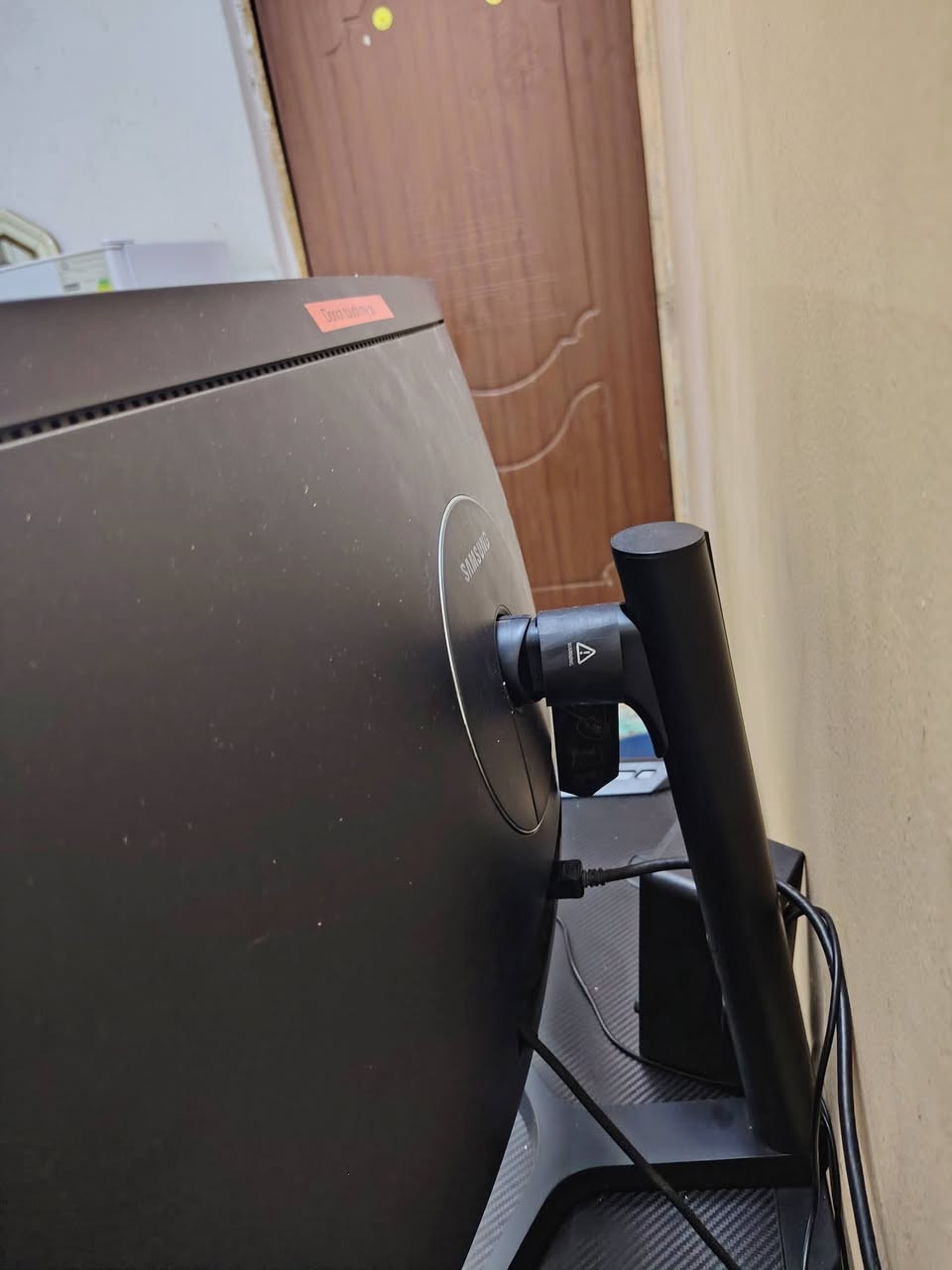 سلام عليكم شاشة سامسونج 
حجم 27
144hz
منحنيه
ب170الف
مكاني بغداد حي اور شراي تعال خاص او اتصل ***********
