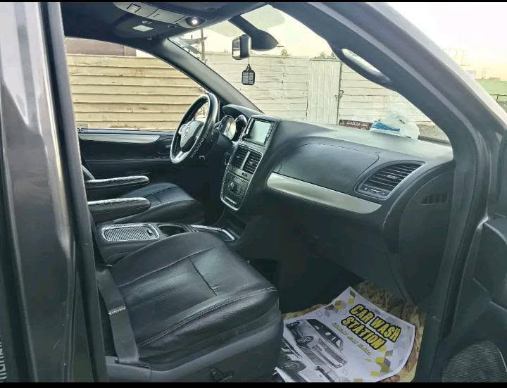 السلام عليكم
دوج كرفان موديل 19 فول مواصفات

حادثها بنيد وجاملغ من امريكة السياره مكفوله كفاله عامه فقط مبدل كير ماشيه 83 ميل السعر 190 وبيها مجال قليل العنوان بغداد التاجي سبع البور 

***********

اني مكلف بل نشر لحد يراسلني هاذا رقم صاحب السياره
