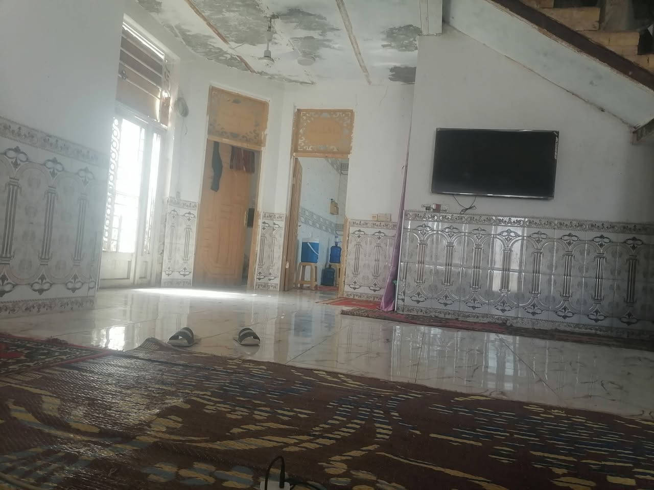 السلام عليكم /بيت للبيع طابو زراعي سند 25
مساحه 240 يحتوي على 2غرف نوم +صاله طول 12متر +استقبال وثنين مناور + صحيات خارجيه وداخليه موقع البيت القاسم الحولي قرب مجمع الزهراء/مجمع نبيل /سعر البيت 30 وبي مجال للستفسار ***********
