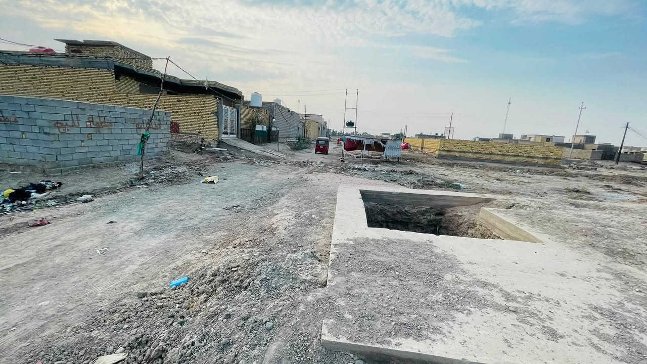 حصيره زراعي للبيع
مساحه 100 متر 

حي جوادين شارع ام لبنين وقريبه لتبليط شارع لامام صادق 

مدفونه وجاهزه 

تتكون من غرفه وصاله واستقبال ومطبخ وصحيات داخليه وخارجيه ومنور 

السعر جدا مناسب 7 وبيه مجال للشراي 

لاستفسار والتواصل خاص او على الارقام لتاليه

 ابو امير  :  ***********

منتظر حازم :  ***********

نستقبل كافه العروض الطابو والزراعي بيع وشراء في جميع مناطق سوك الشيوخ في مكتب الأمير للعقار  حي الجوادين قرب الصيدليه مباشرتا
