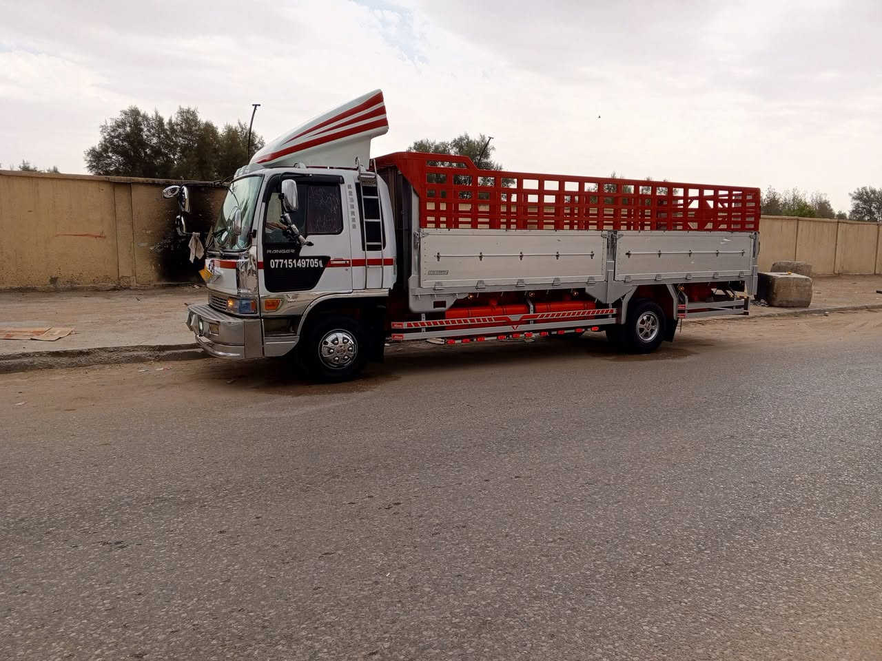 سلام عليكم هينو 6وربع بلاد مكفوله مكينه 70سوبر لاتبخير ولا تنقيص سياره جديده بغداد  مشروع وطني حداده جديده فرندكسن كلج تخم تاير سياره جاهزه من جميع النواحي ***********/***********
