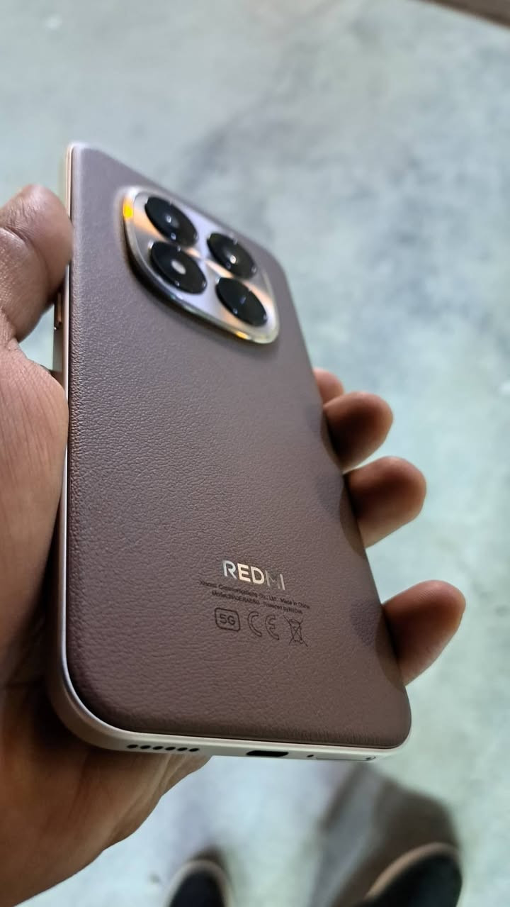 السلام عليكم 
للبيع شاومي ريدمي نوت 15برو بلص 5g ذاكرة ٥١٢ لون جوزي ذهبي ضهر جلد مواصفات عملاقة وكاميرة جداً ممتازة وتكدر تشوف المراجعات عليه 
سعر الجديد بالسوق ٦٢٠ الف قبل شهر اخذتة 
رايدة ٥٥٠ وبي مجال بسيط مع كافة الملحقات كارتون وشاحنة
مكاني بغداد 
*********** واتساب
