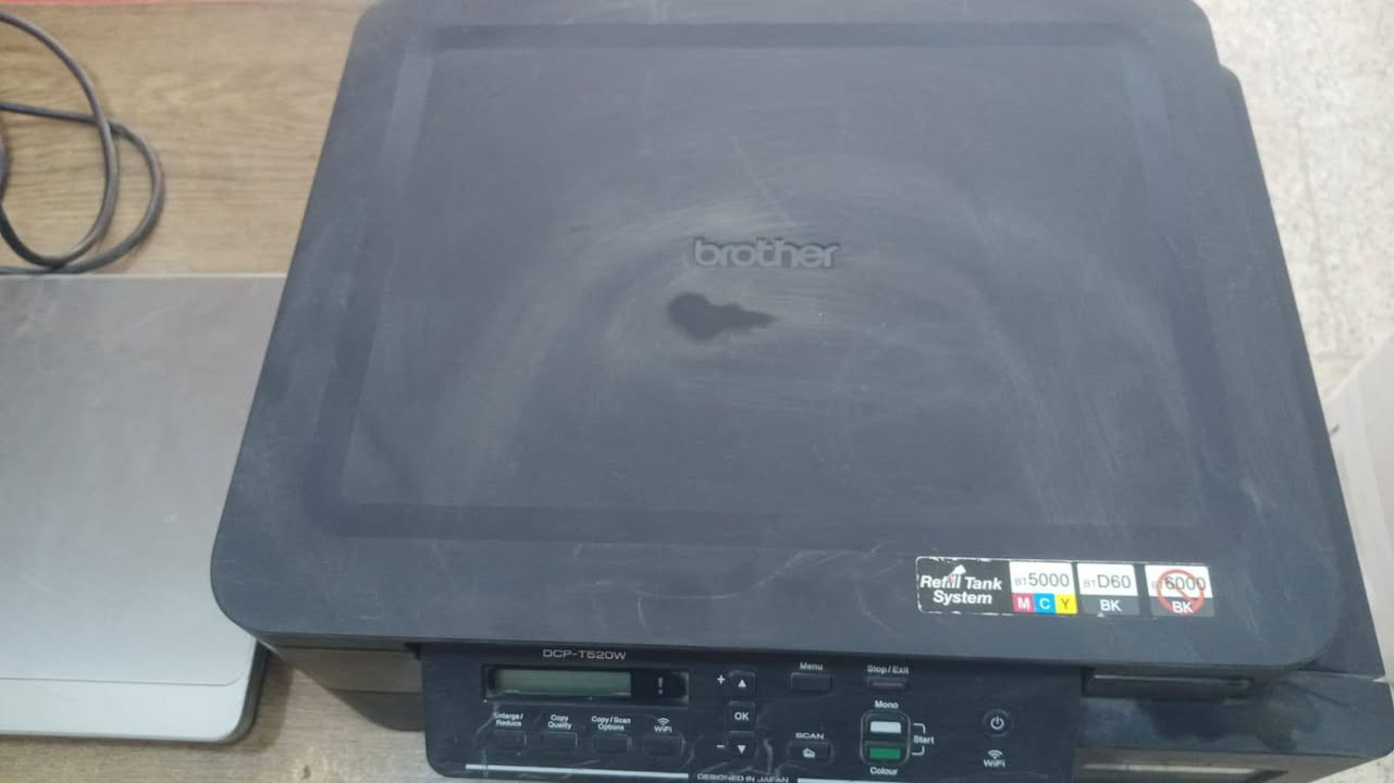 طابعة برذر T520w تطبع صور من الموبايل والحاسبه واي فاي تنفع لطباعة الملازم والكتب الطلاب استنساخ عادي وملون حقن داخلي حبر سائل  شرط الفحص استخدام فتره قليله كلش  السعر 150الف
للتواصل
*********** متوفر واتساب
