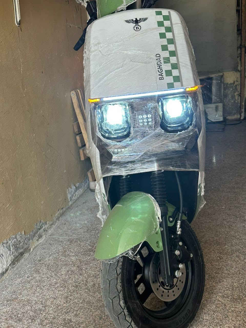 السلام عليكم ﴿مستعجل عالبيع﴾
السعر 💵💰 860٫000
مستعجل عالبيع 
دراجه شحن سكنس بوليس للبيع 
الدراجه ماشيه700 كيلو
ماصارلي شهر ونص من اشتريتها
المواصفات📍
🔴بصمات عدد 2 
🔴تشغيل عن بعد
🔴سويچ عدد 2
🔴صندوق كبير
🔴ملف الدراجه 2000 حقيقي 100%نحاس
🔴الدراجه 6 بطاريات الكبار(ونلي)
🔴سرعه الدراجه الحقيقية 70 بالويز
🔴الدراجه تمشي 50 كيلومتر بالشحنه الواحده 
🔴الدراجه بيها اربع نمر للسرعة
🔴نظام الرجوع للخلفR
🔴نظام الوقوف التامP
🔴عقل الدراجه نظيف ويخبل
🔴تايرات جبليه حجم 10/350
🔴اشاير يمنى يسرى 
🔴دبل اشاره
🔴لايتات عالي ناصي
🔴دبلات إمامي خلفي غاز
🔴بريكات دسك 
🔴الدراجه نظيفه ومرتبه وتخبل وبيها بعد هواي مواصفات والدراجه اي نقص ما بيها
ملاحظه/الدراجه اي نقص ما بيها وجديده تشتريها دينار ما تصرف عليها
السعر💵💰/860 وبيه مجال
مكان ألدراجه/بغداد العامريه
رقم الهاتف/***********متوفر فقط
رجاءا ال مو شراي لا يتصل ولا يكسر بسعرها
