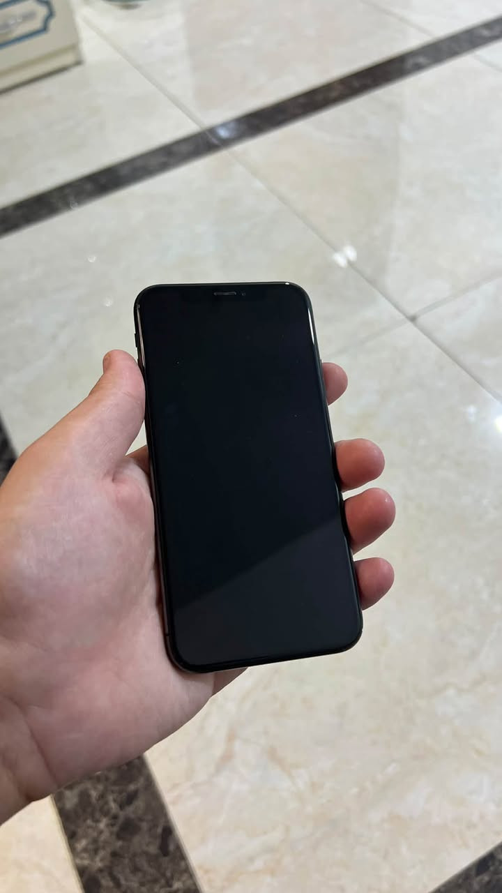 ايفون XS • بطارية ٧٥٪ • نضيف