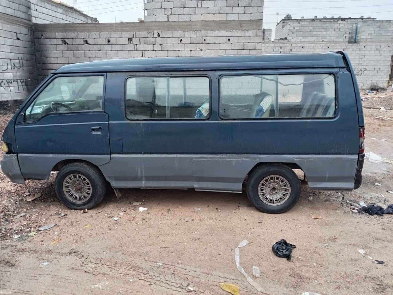 هونداي للبيع گير ومحرك وانجي إوتماتيك السعر 13 وبيها مجال راعيها بقلعة صالح ماواصله يعني مااندل راعيها ابيعها بدون راعي
بصره الجزيره منطقة الفيروزيه

نص مكتوب في الصور:
- *********** بي واتساب
- *********** 12:12 ص