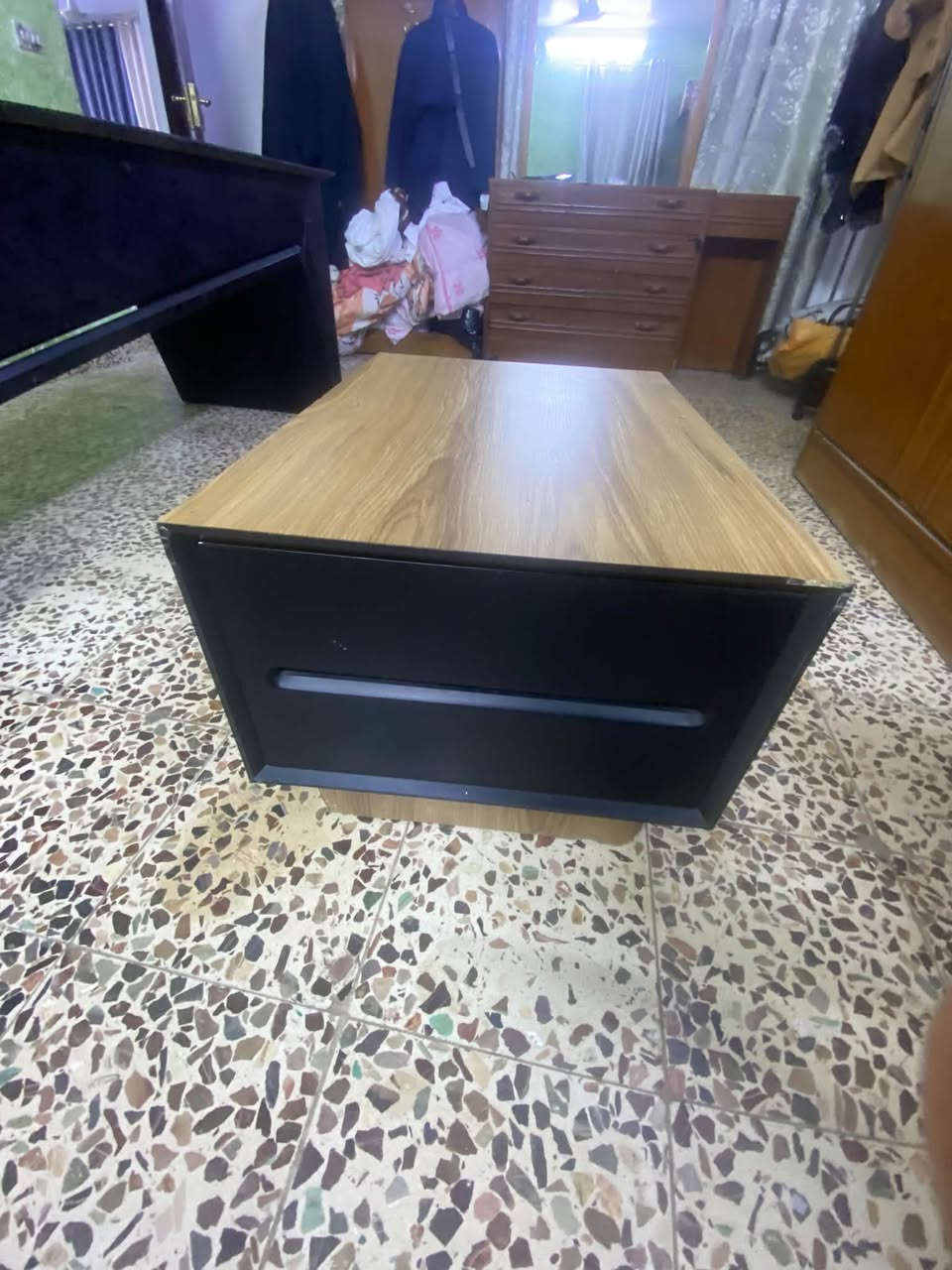 السلام عليكم
ميز للبيع 

طول 200cm

عرض 70cm

يحتاجله ترتيب فيه بعض الملاحضات 

السعر 230 الف 

***********

متواجد واتساب
