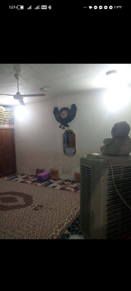 مشتمل مساحه 90متر بحي الحكيم بشارع اليوده 
شارعه ريسي شارعه مجاري غرفه وهول ومطبخ وستقبال زغيره ركن صاير علا شارعين مال عائله زغيره 
مسجل بلديه طابو سند 25 
السعر 14 
الستفسار  ***********.  ***********
