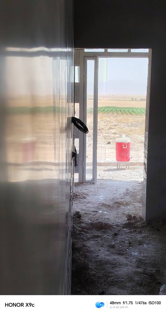 السلام عليكم يوجد كادر لبخ جص من الموصل يتكون من خمس اسطوات وخمس عمال المبيت بنفس الموقع المتر 3 الف/ ***********/

نص مكتوب في الصور:
- HONOR X9c 48mm f/1.75 1/476s ISO100 11:03 21/08/2026