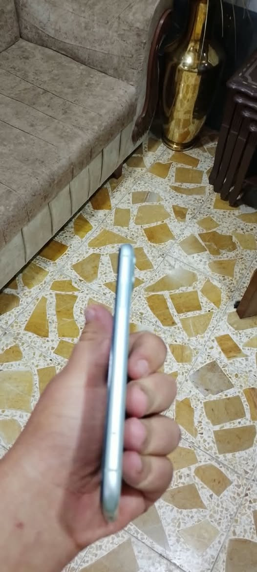 سلام عليكم 
iPhone 11 عادي 
ذاكرة 128
بطارية 74
فيس إيدي شغال 
دبلً سيم 
جهاز ما مفتوح بلادي 
نضيف كدام العين 
سعر 285 وبي مجال بسيط 
استفسار اكثر اتصل 
***********

***********
واتساب
مكاني موصل ايسر
