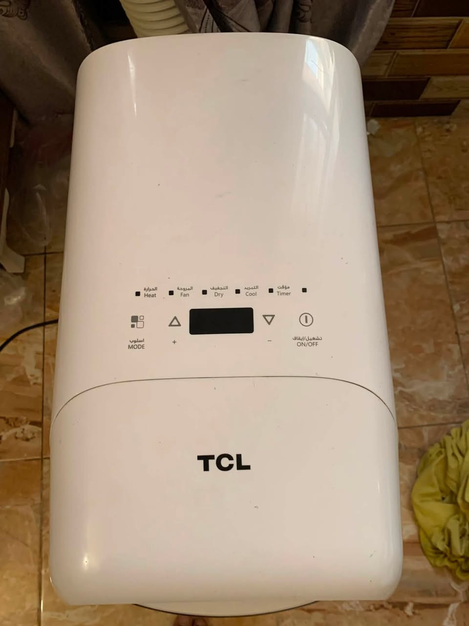 سبلت مكتبي متنقل
واحد طن غاز 410 
انفيرتر شركت TCL
عنوان بغداد شالجيه ***********
