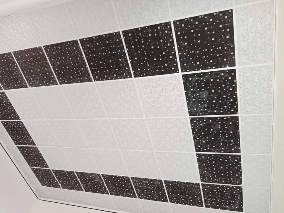 خلفة سقوف ثانوية فقط مربعات داخل النجف وعمل أشرطة جداري فقط أي استفسار اتواصل واتساب ***********

