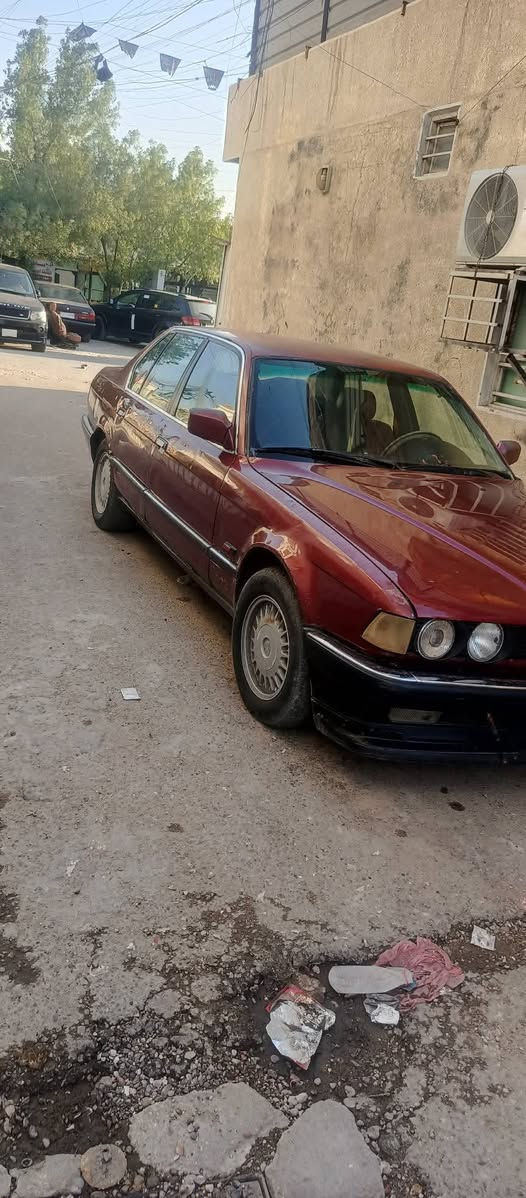 السلام عليكم Bmw730 i
محرك مفتوح 6سلندر خير من الله لاتنقيص ولا تبخير كلشي مابي كير اوتو جديد حداديه 80 بلميه تايرات جدد
سنتر لوك سستم سماعت جدد  باتري جديد  جام كهرباء كيجات كلها شغاله حماوة متعبر النص خير من الله موديل 92 سياره بيها نواقص بسيطه وبيها جراد شويه بصندوك وبلقماره شرط سياره عل وضع الشركة بدون صبغ بدون ضربه قويه
للبيع او مراوس حسب القناعه مكاني بغداد الزعفرانيه ***********
