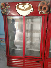 براد كبير بابين للبيع ب 500 الف قفل عاطل ما اعرف شنو بي ابيعة على وضعة...