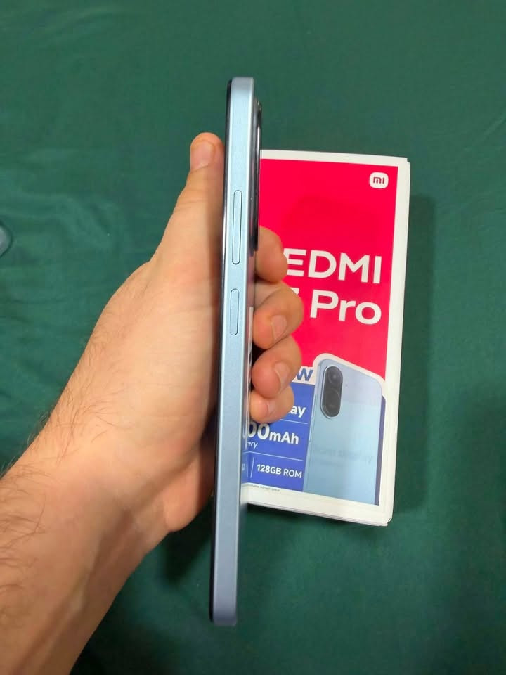 السلام عليكم
REMI A7PRO للبيع 
الجهاز جديد صارلي ١٠ ايام فاتحة من الكارتون اذا لكيت بي خدش تاخذه بلاش ذاكرة ١٢٨ رام 4+4 الجهاز جديد كدام العين عجبك هلا بيك بطارية6000 العنوان موصل سايدين الشرطة السعر ١٧٥ وبي مجال الرقم ***********

