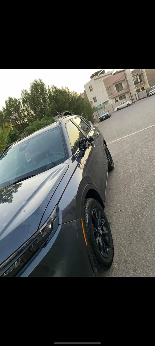 سلام عليكم
  هونداي سي أر بي  هايبرد فول موصفات
السياره جديده بل كارتون بي قطع صبغ لي جماليه 
السعر 195 قابل لي اتفاوض لي تواصل 
***********

