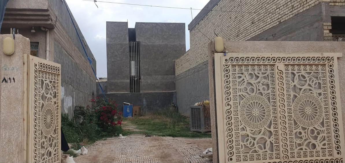 سلام عليكم 
دار للبيع المساحة 300
قطعة  150
والبيت 150
الوجهة 15 والنزال 20 
العنوان-بغداد-ناحية الوحدة- سيد عزال

سعر 130 وبي مجال
للاستفسار اكثر واتساب ***********
