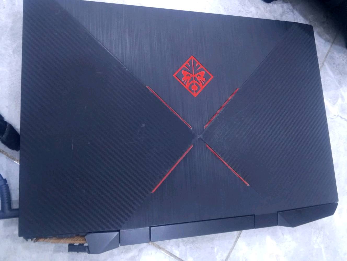 تفضل، هذا إعلان مرتب وجاهز للنشر:

للبيع لابتوب HP OMEN 15 Gaming – مستعمل

🔹 المواصفات:

المعالج: Intel Core i7-8750H

كرت الشاشة: NVIDIA GeForce GTX 1050 Ti 4GB

الرام: 16GB DDR4

التخزين:

SSD 128GB

SSD 512GB


شاشة 15.6 إنج


✅ مناسب للألعاب، التصميم، الدراسة، والبرامج الهندسية.

ملاحظات:

البطارية جديدة ولم تُستخدم.

يوجد عطل في إحدى السماعات المدمجة (واحدة منهن لا تعمل)، أما باقي الجهاز فيعمل بصورة طبيعية.

الجهاز نظيف وجاهز للاستخدام.


السعر:400الف دينار عراقي قابل للتفاوض بالمعقول.

رقم***********