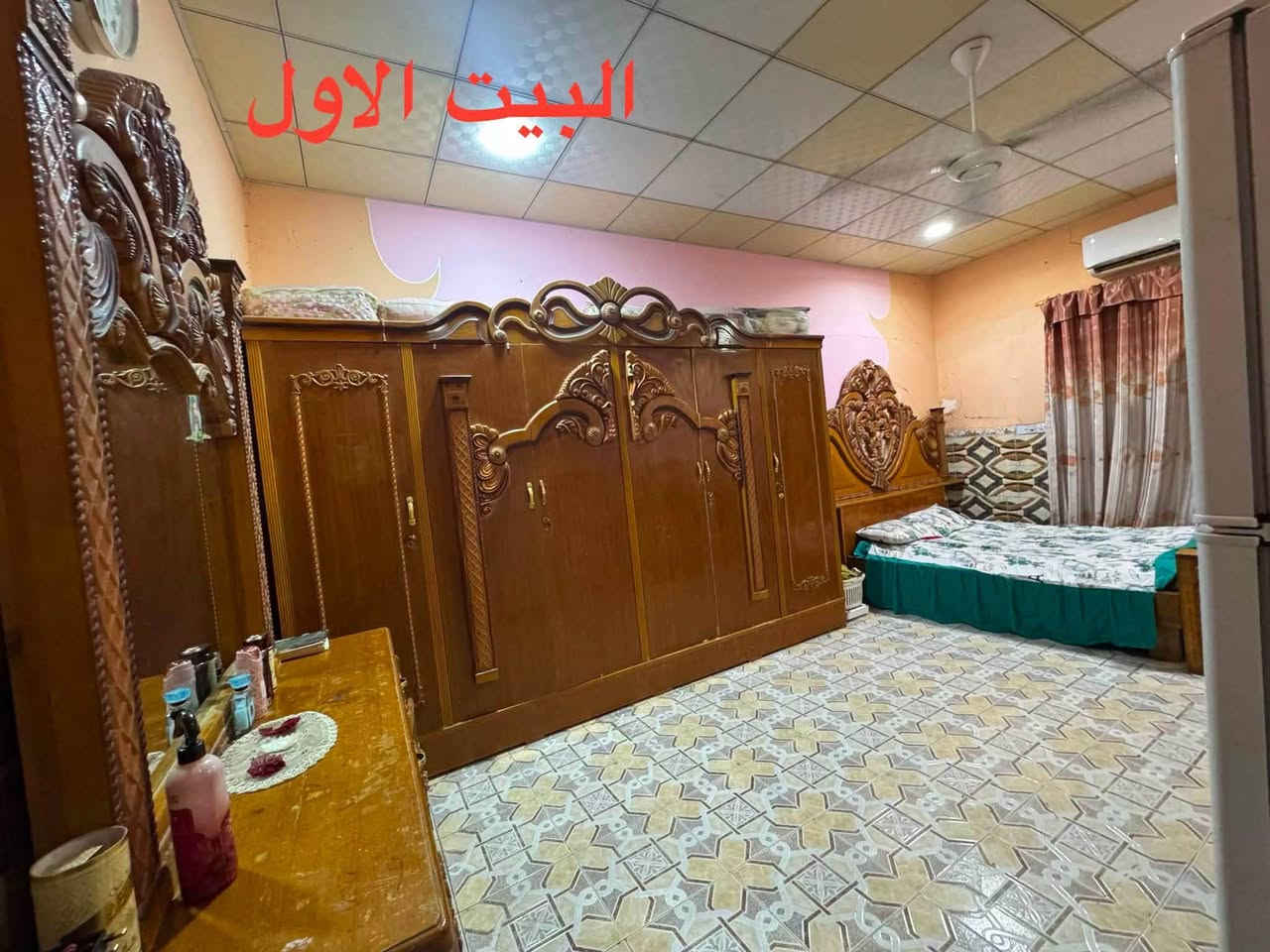 بيتين طابو صرف مشترك المساحه 288م
مساحة البيت الاول 152م 

مساحة البيت الثاني 136م 

حي عاشور ثالث بيت عن الشارع العام مقابل المصفيه مال الاسماعيليه 

بناء طابوق عكاده 

يحتوي البيت الاول على 

استقبال 

وصاله 

وغرفتين 

ومطبخ 

ومجمع صحيات داخلي وخارجي 

وساحه وترك 

يحتوي البيت الثاني على 

استقبال 

وصاله 

وغرفه 

ومطبخ 

ومجمع صحيات داخلي وخارجي 

وساحه وترك 

متوفر كافة الخدمات 

كهرباء ماء مجاري دفن

واتساب *********** علاء بدر
