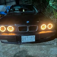 : للبيع BMW 520 (E34)  سيارة نظيفة ومحافظة، اللون أسود، مظهر أنيق وكلا...