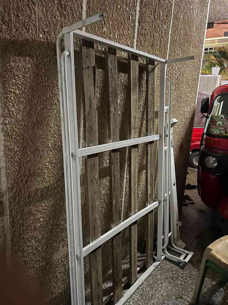 السلام عليكم سبيا لبيع كامله هي ودرجها وداعميتها سعرها 65 الف وبيها مجال مكاني الضباط البلديات شارع عشرين قرب معامل الكاشي تواصل ***********
