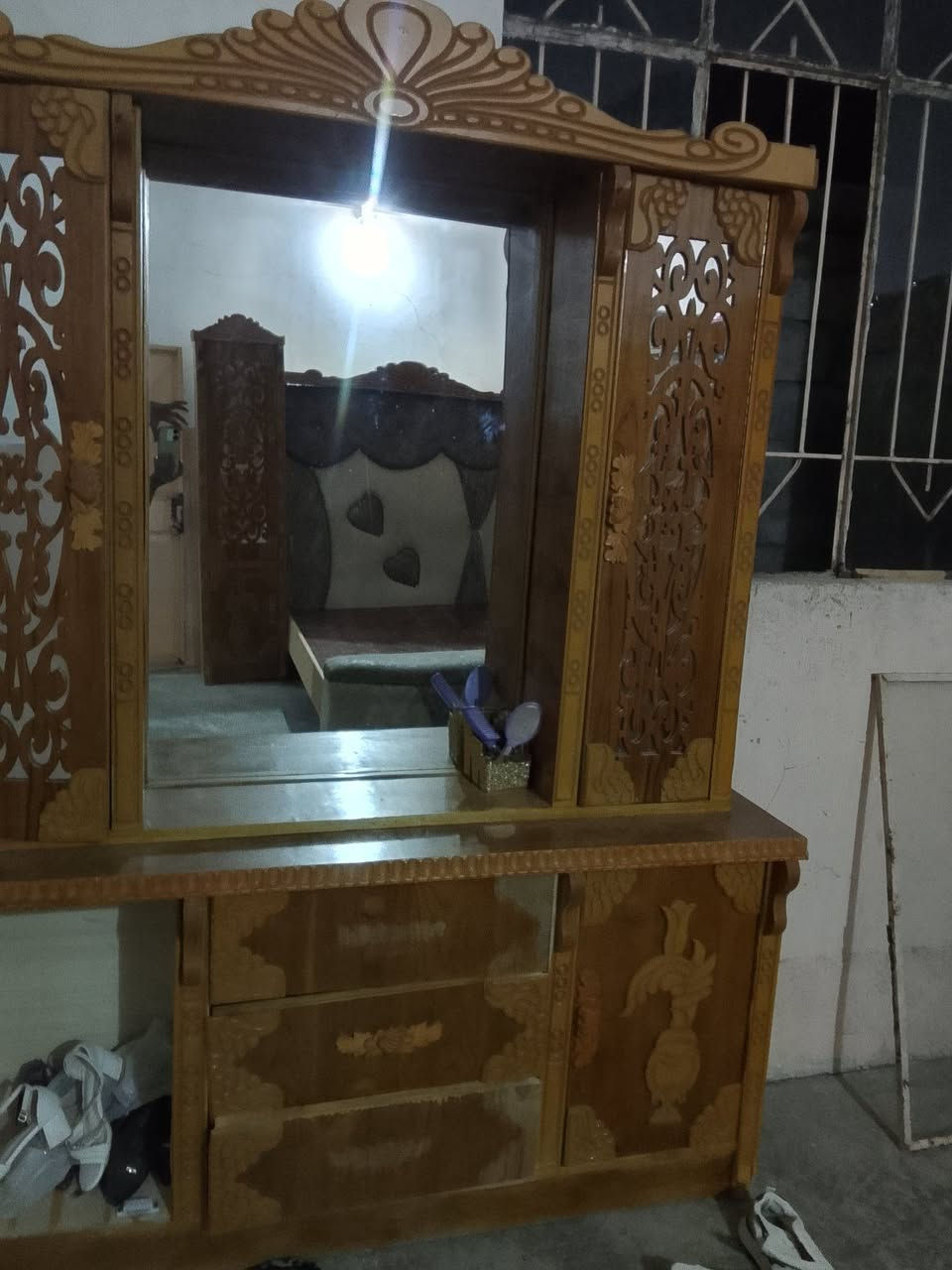 قرفه للبيع تخت مرايه بيهم ملاحضات تصليح 
سعر خاص او على رقم ***********
