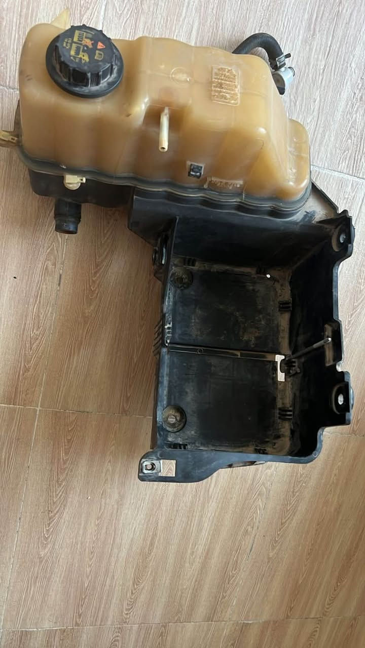 سلاورێز

کۆمەلێک کەلوپەلی فۆرد F350 بۆ فرۆشتن مۆدیل ٢٠١٣

سلام عکلیم 

عند مجمع غراض فورد F350 للبيع موديل ٢٠١٣

موبایل:

*********** کۆریک 

*********** اسیا
