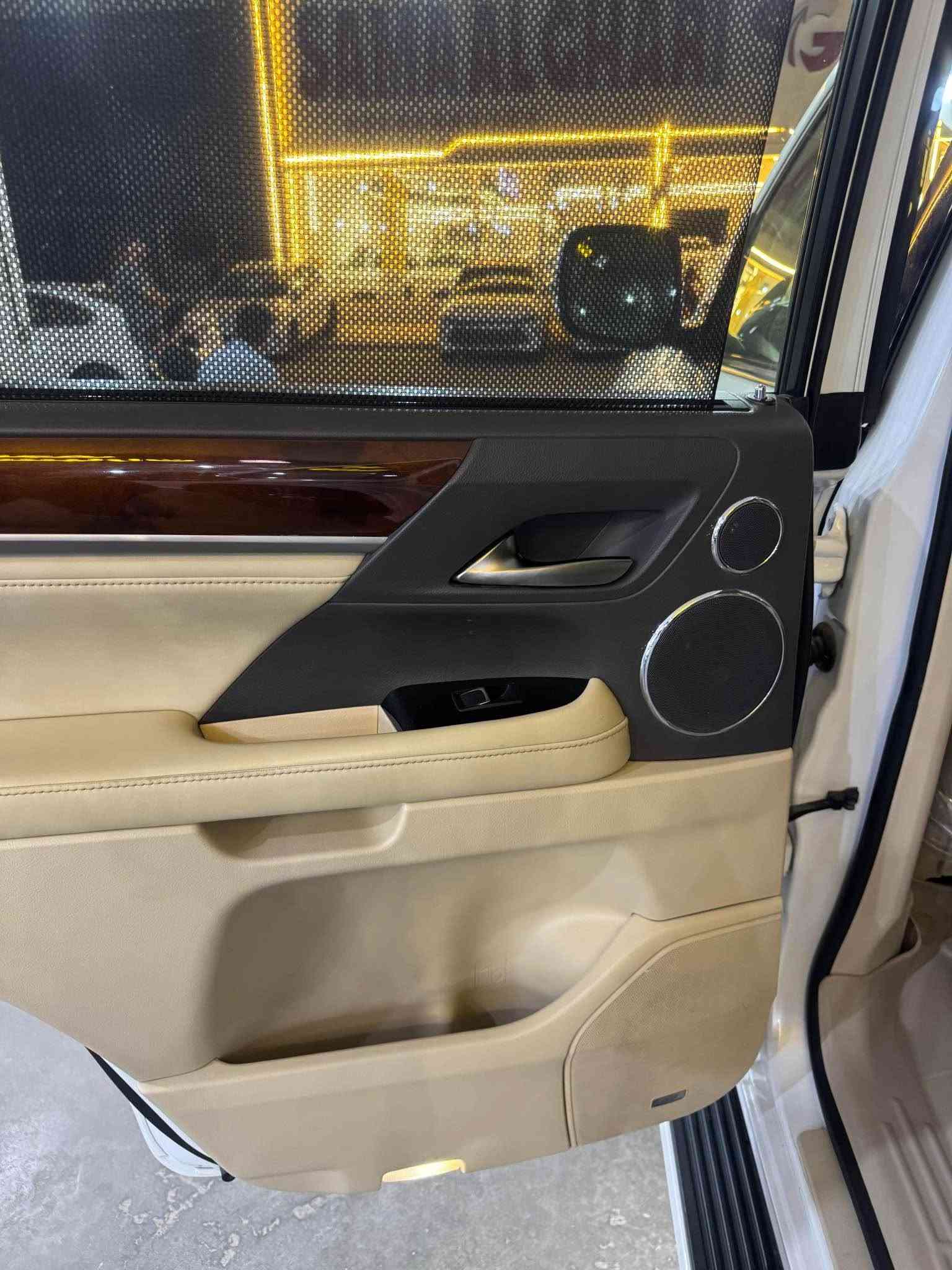 سلام عليكم 
لكزس LX5700  فول مواصفات 
موديل 2019
سيارة بدون نكراش سيارة استعمال اربيل 
رقم اربيل بسمي هزة وفحص جديد 
بصمات اثنين مع كارت 
مواصفات لكزس معروفة فول فول للاخير  سيارة داخل بيجي 
 *********** موجود بي واتس اب
*********** النجف, العراق
