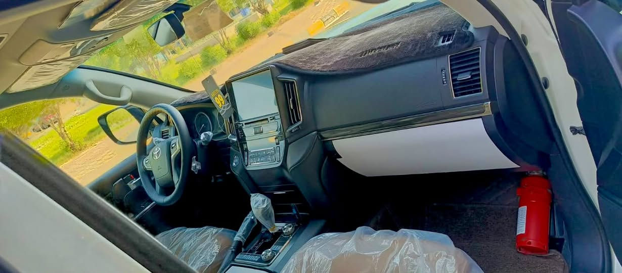 لاندكروزر GXR 2021 بحريني أصل   50ألف كم فقط (ممشى حقيقي)
المحرك:
V6 – 6 سلندر
الحالة:
مكفولة كفالة عامة من الدعامية إلى الدعامية

السيارة نظيفة جداً جداً  

سلايد
ثلاجة
مقاعد تدفئة
مقاعد كهرباء (3 ذاكرة)
حساسات أمامية وخلفية
بصمة تشغيل
8 إيرباك
مرايا شفط
لايتات زينون
صندوق شفط
  غير متواجد بالفيس فقط الإتصال على الرقم
*********** المكان/واسط

