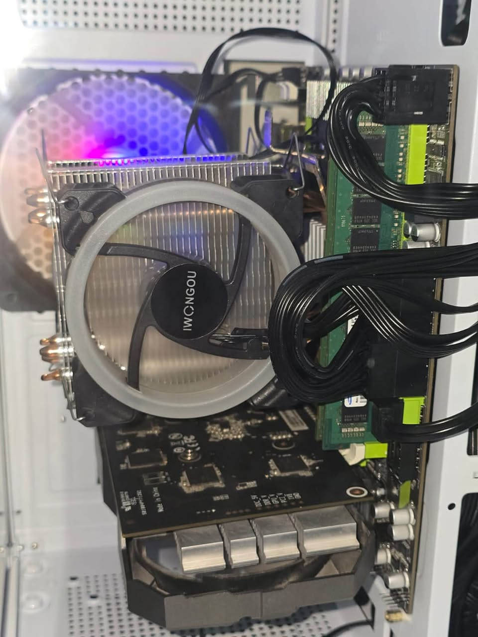 كرت شاشه 1050ti
m.2 256+ssd 256 تخزين
قابل الزيادة 1n)
مزود طاقه 550 واكط
Intel(R) Xeon(R) CPU E5-2660 v معالج
كيس 8 فانات تكدر تشتري

سعر 300

تواصل واتساب 
***********
