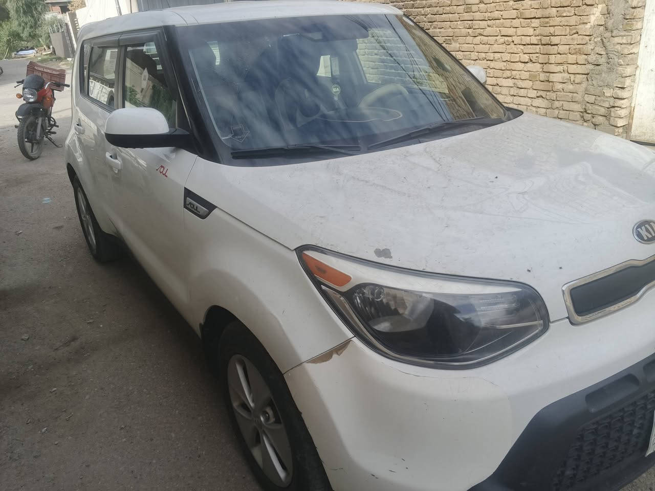 للبيع: كيا صول 2016 (Kia Soul) 🚗✨
المحرك: 1.6L GDI (اقتصادي جداً وقوي) مامفتوح بي برغي⚡
( العداد 80 مايل )
السيارة مامتعوبة استخدام قليل وتسحك اردئ نوعية بانزين
المواصفات:
تحكم استيرن متكامل + بلوتوث / USB / AUX
تكييف ثلج ❄️
غرفتها واسعة ومريحة جداً
نظام أمان متكامل (ABS / ESC / إيرباكات) كلهن سيلمات
سيارة جاهزة من كل شي وما تحتاج أي مصاريف 🛠️
الضرر: جامرلوغ خلفي جهة السايق فقط (تعديل)، عالبارد
باقي السيارة بشرط  الشاصي والمحرك والگير وضع الشركة)
السعر: 18.000.000 مليون دينار عراقي
📍 المكان / ديالى للتواصل: (***********)
