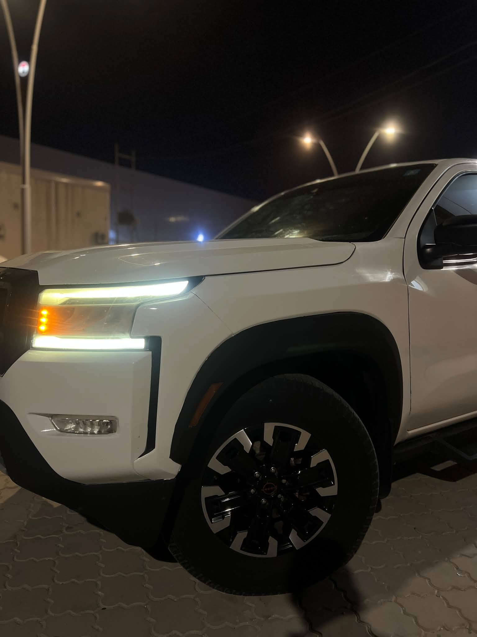 البيع نيسان فونتيرة 2022 PRO-4X  ماشية 100 الف 

✅كير محرك كفالة 
صور الحادث مرافق المنشور

* أوتوماتيك 9 سرعات
* دفع رباعي 4WD
* دبل بنظام تحويل بسرعتين
* دفرنس خلفي إلكتروني قابل للقفل، 

* 5 مقاعد Crew Cab.
* مقاعد أمامية Zero Gravity.
* تنجيد قماش Charcoal مع خياطة Lava Red في PRO-4X.
* كرسي السائق كهربائي 8 اتجاهات.
* دعم قطني للسائق.
* كرسي الراكب الأمامي يدوي 4 اتجاهات.
* المقاعد الخلفية قابلة للطي بنسبة 60/40.
* مسند ذراع وسطي للمقاعد الخلفية.
* أرضيات وفرش مخصص PRO-4X.
* إضاءة داخلية LED. 

📍البصرة 
السعر 200 بيها مجال 
لاستفسار/***********
