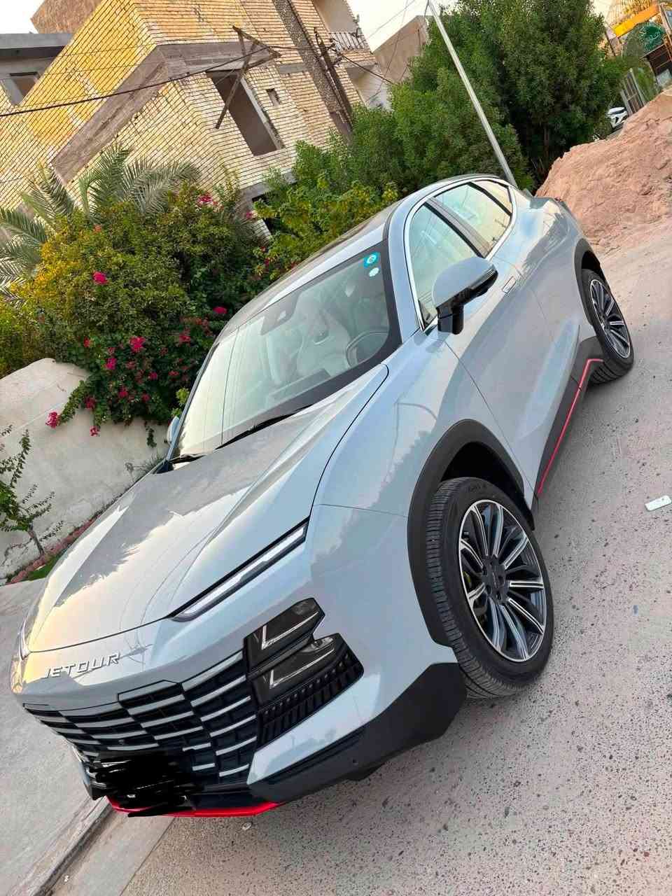 السلام عليكم سياره جيتور داشينج 
فئه الاكجري يعني الفووول للاخير 
ضمان شركه هارلم 
موديل 2025 الون اسمنتي المميز 
بيها فقط بارد بسيط بل جاملغ ماشيه 19000 الف
موصفات 
1 صندوق كهرباء 
2  التحكم على المنحدرات 
3. مستشعر وقوف 
4. تدفئه المقاعد  
5. تبريد المقاعد 
6. بصمه 
7. مسند الذراع  
8. مثبت سرعه  
9. مرايات جانبيه كهرباء 
10. حساس مطر 
11. شاشه 
12. مراقبه النقطه العمياء 
13. نظام المفتاح الذكي 
14. نظام فرمله الطوارئ 
15. مقاعد كهربائيه 
16. 8 وسائد هوائيه  
17. المصابيح لاماميه ليد 
18. قفل مركزي للبواب 
19. اناره محيطيه 
20. ابل كاربلاي 
21. التشغيل عن بعد 
22. اندرويد اوتو 
23. رادار 
24. شاحن لاسلكي 
25. ذاكره المقاعد 
26. تعليق تلقائي 
27. وضع القياده 
28. تحذير مغادره المسار 
29. اضائه ترحيب 
30. منقي الهواء 
31. تحذير من لانصدام لامامي 
32. كامرات 540  
وبعد اهواي مواصفات 
السعر 26.800 مليون دينار عراقي 
الرقم الموبايل ***********
