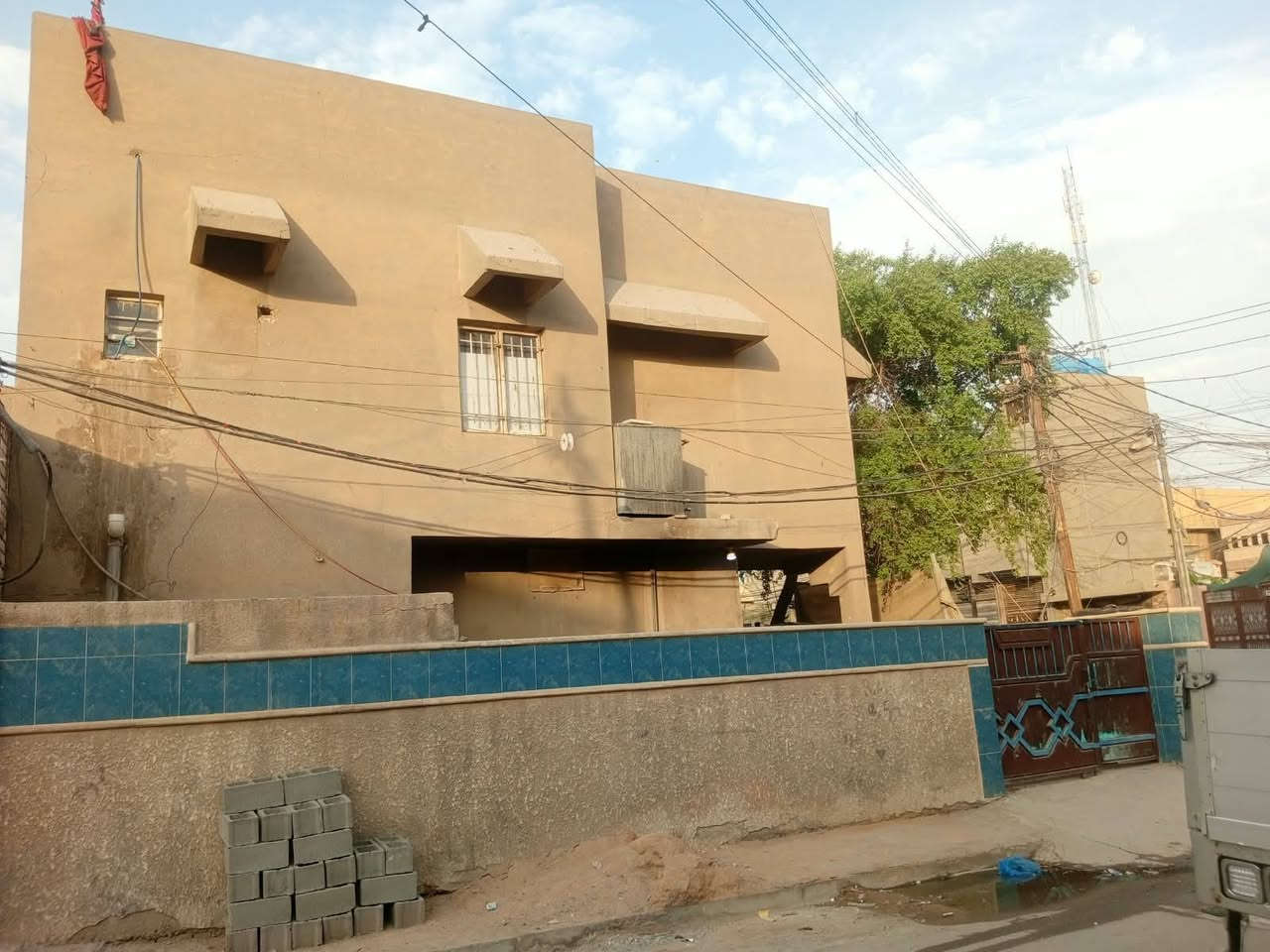 ١٠٠م • طابو ملك صرف • ركن شارع عريض