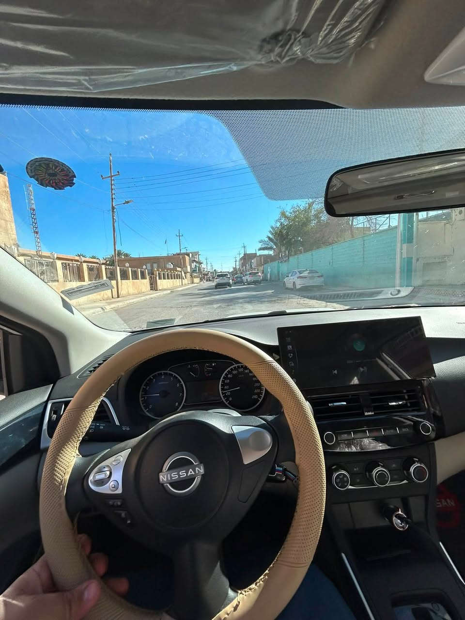 بسم الله الرحمن الرحيم 
عاى بركة الله 
🛑🛑 يوجد سنترا 2025 SV  بلاك ادشن 
🛑🛑 لون صدفي 
🛑🛑 رقم بغداد 
مواصفات 
💢 فتحه بنوراما 
💢 شاشه اندرويد كار بلي  حجم كبير 
💢 كير cvt 
💢 محرك  كير كفاله عامه 
💢 ضمان شركت السور 
💢 ضمان ٣ سنوات💢 السياره ماشيه 11 الف كيلو 
‏💢السياره زيرو بمعنه الكلمه 
💢 الداخل بيجي 
للتواصل 
***********  واتساب او اتصال على الرقم متوفر 24  ساعه 
السعر 21 مليون و500  الف دينار عراقي 
 اخوان اعذروني السياره ممصورها 🥴😂
