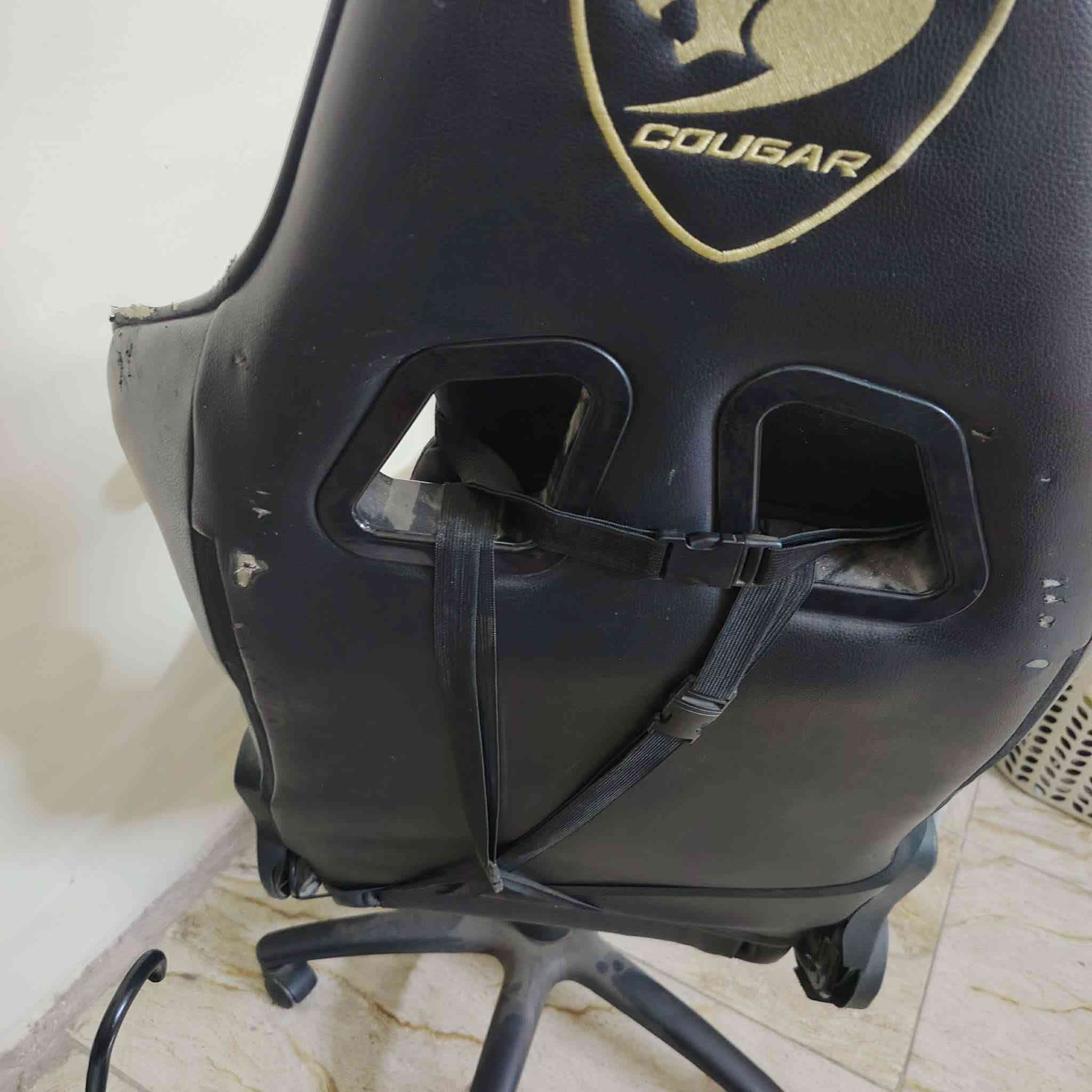 Cougar armor one S royal
بي ملاحظات بسيطة بالجلد موضح بالصورة
125 الف
ملاحظة: سعر الجديد أكثر من 250 ومامتوفر
*********** مكاني بغداد
