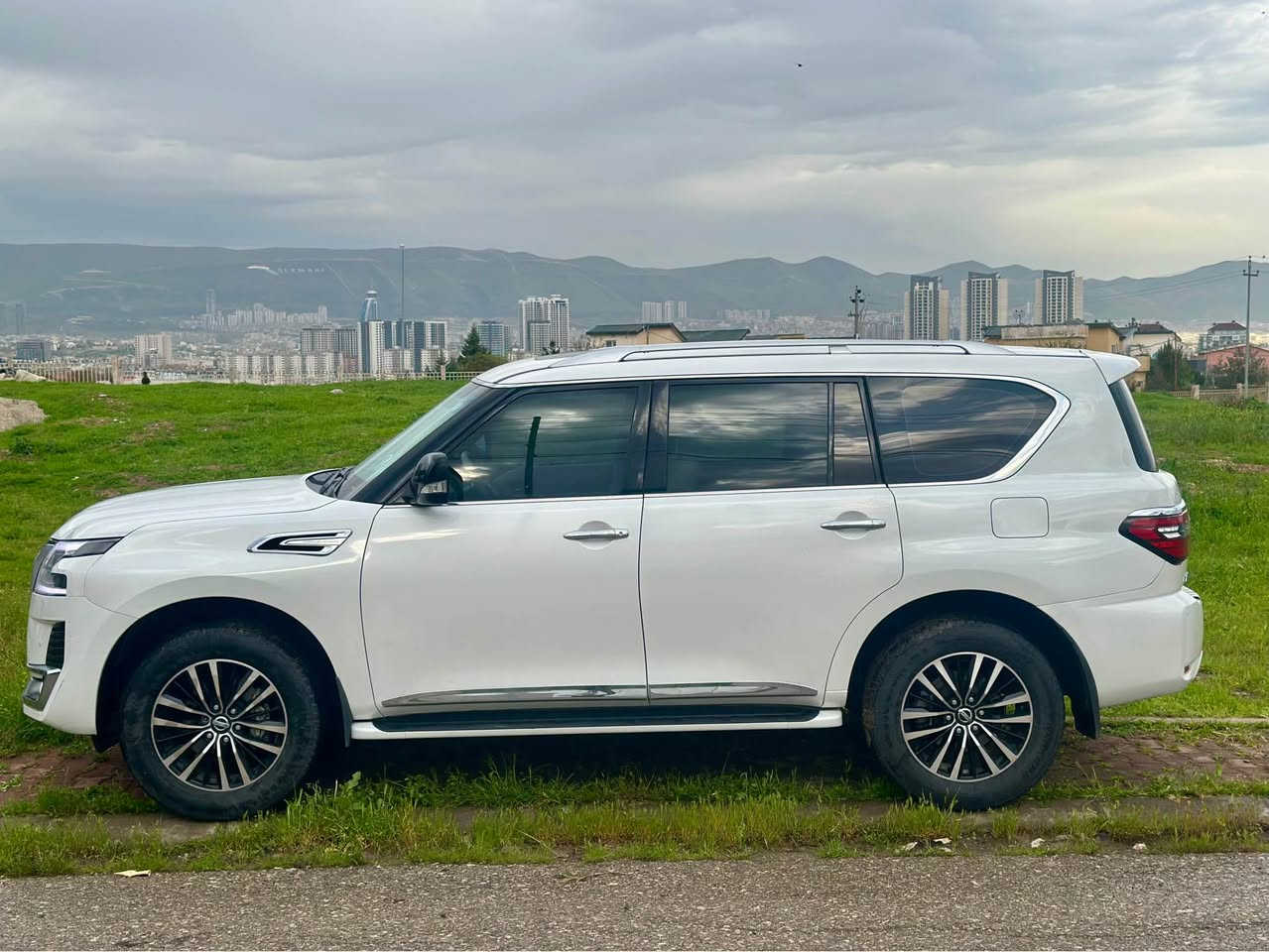 Nissan patrol 2020
***********
نیسان پەتڕۆل ٢٠٢٠ تیتانیۆم V6 دەرەجە ٢ موحەسەن تەنەفوس تەبیعی بێ تۆربۆ 
 فول فول مواسەفات 
سلاید 
سەلاجە
سنوق شەفت 
٥ شاشە و ئاوێنە کامێرا 
سەیارەکە ماڵی دۆستە 
گێڕ و مەکینە بە شەرت 
یەک چەمەلەخ و سێ پەڵە بۆیاخی بچوکی هەیە لەسەر شووخت بۆیاخ کراوە و یەک ساردیشی هەیە 
هەموو شتێکی بە شەرت 

سعری ٣٣٥$ و مەجال 

*********** السليمانية, العراق
