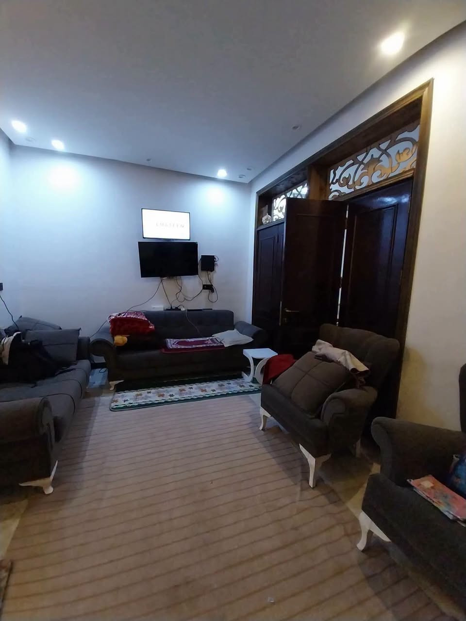 بيت للبيع مساحه ١٢٥ متر طابو صرف
حي ميسان قطاع ٣١ شارع ١٠
مجاور شارع جوهره العرب 
طابقين حديث صب كونكريت وطابوك نهروان 

الطابق الاول غرفه وصاله ومطبخ وستقبال 
وصحيات داخليه وخارجيه ومكشوفات 

الطابق الثاني غرفتين نظام سويت وصاله وصحيات 

السعر الكلي   ٢٠٠ مليون 
مطلوب اسكان  ٤١ مليون 
تدفع نقد.        ١٥٩  مليون بي مجال 

عنوان المكتب حي ميسان شارع الكيات قبل تقاطع شارع بوريات ( مكتب الخالدي للعقار )
استفسار اكثر او الاتصال
 *********** يوجد واتساب 
*********** يوجد واتساب 
ادخل على الرابط التالي واطلع على عروض حي ميسان
https://www.facebook.com/groups/392370572858358/?ref=share_group_link
