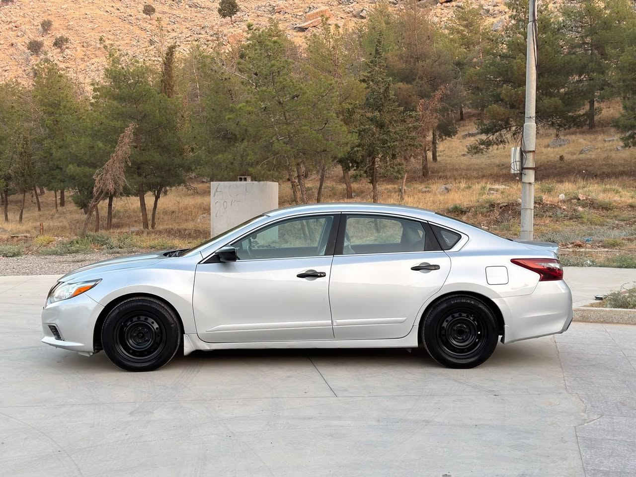 Nissan Altima SR 2017
نیسان ئاڵتیما ئێس ئاڕ
فوول مواسەفات 
تەنیا دوو پارچەی بۆیاغە بێناو بێشانسی بێسارد بێقە پوقۆپ
تەنیا تەرزەیەکی کەمی خەفیفی هەیە بەچاو دیار نییە ئارباگی تەقیوەو تەژبولو سوکان بیلاد دانرەوەتەوە
سەنەوی نوێ تا2029
هیچ مەسرەفێکی تیا نییە کامل سێرڤس تەحویلو غەرەمە بەشەرت 
ئەمەش ڕەقەم شانسی 1N4AL3AP0HN305933
ژ٠م
کۆڕەک/***********
ئاسیا/***********
نرخ/107گەڵاو معامەلە رانية, السليمانية
