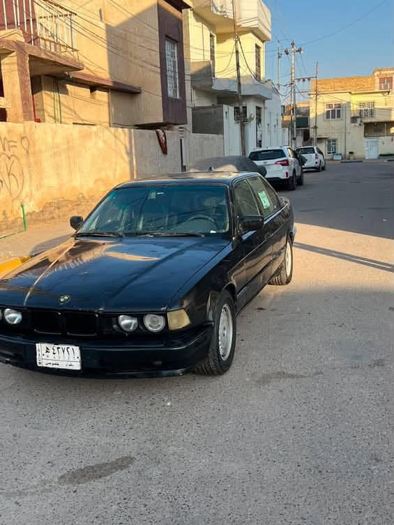 السلام عليكم  للبيع   BMW موديل 1992 730 مفتوح 6 سلندر رقم بغداد وتحويل ثاني يوم كير ومحرك بشرط بالجيس تبريد ثلج قطعتين تبريد  الحماوه انساها غرفه جلد بالجيس السياره ابلاديه شرط مصبوغه عام جماليه السياره نضيفه صرف البانزين اقتصادي للاخير  سنتر لوك كله شغال ولا كلوب مشتغل بالدشبول 
المكان دوانيه  
 السعر 38. الهاتف ***********
